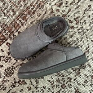UGG Short Gray Slipper Boots